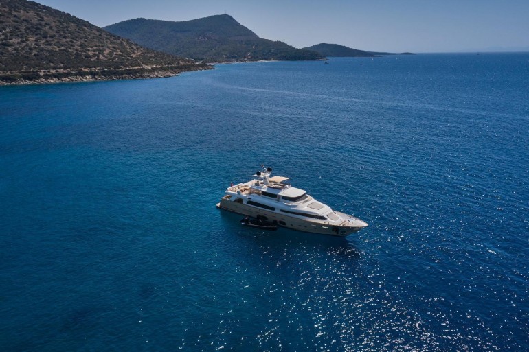 2010 Custom Line Navetta 33