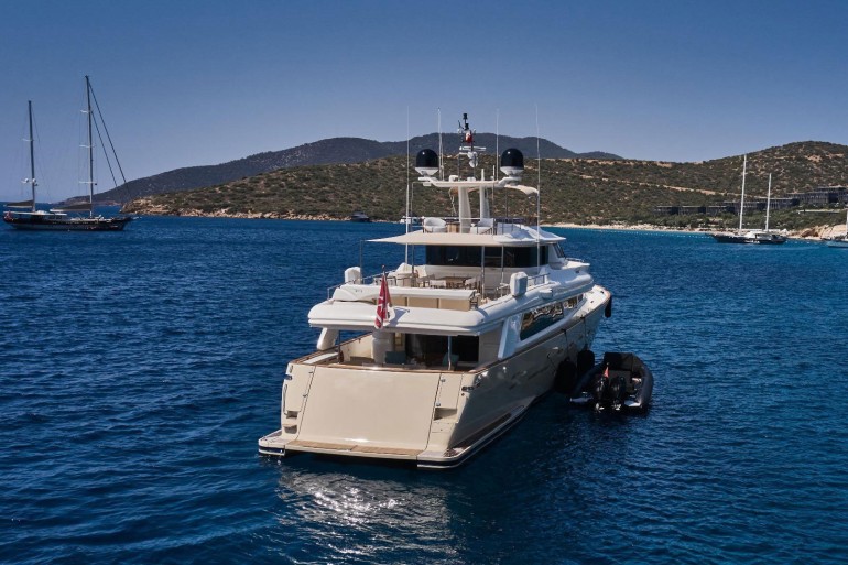 2010 Custom Line Navetta 33