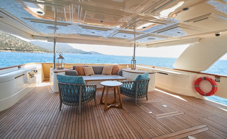 2010 Custom Line Navetta 33