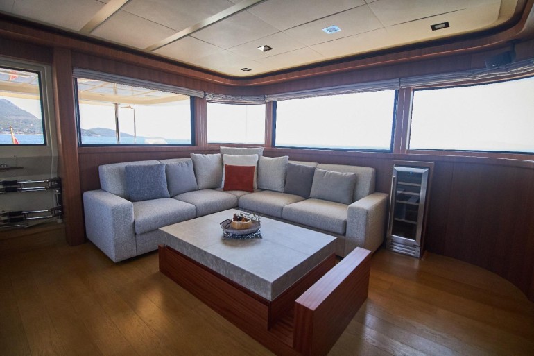 2010 Custom Line Navetta 33