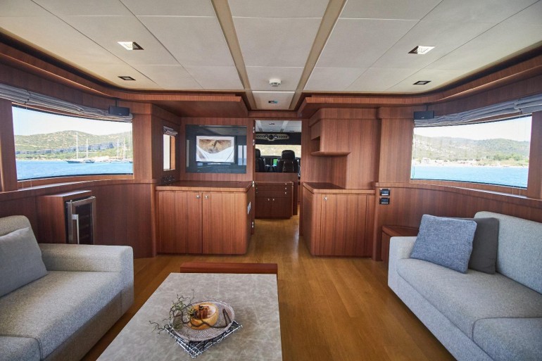 2010 Custom Line Navetta 33