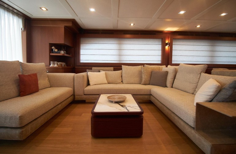 2010 Custom Line Navetta 33